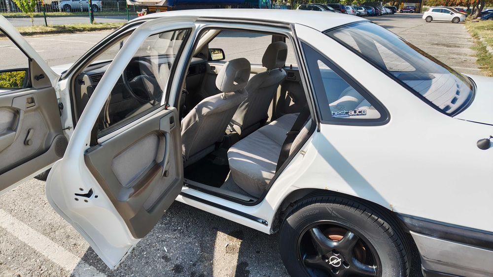 Opel Vectra A 1.6i (C16NZ) – 75 к.с. – Един собственик от 1999 г., гаражна