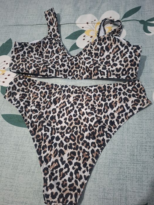 Vând Costum Baie Marimea XL Nou