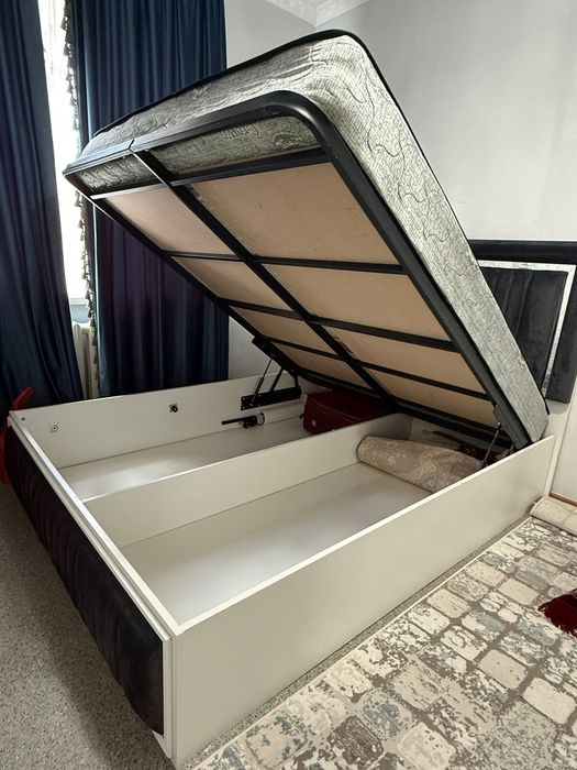 Спальный кровать