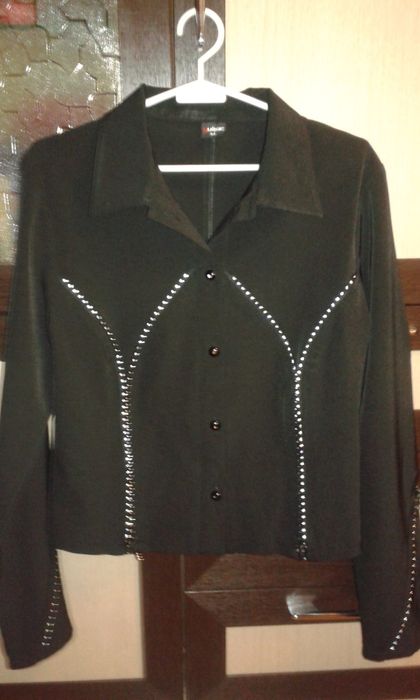 Пиджак рубашка юбка брюки .