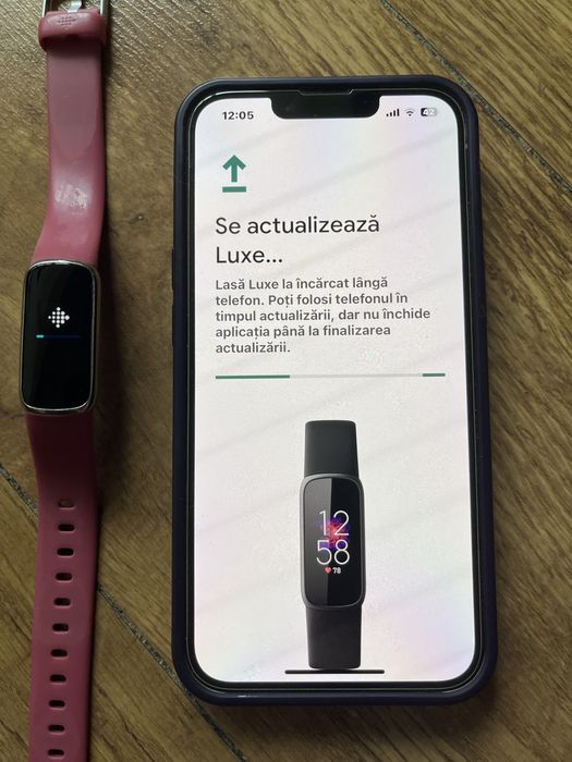 Bratara smart fitness Fitbit Luxe