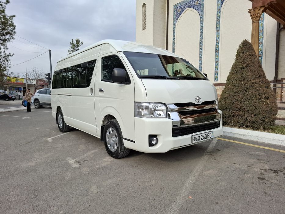 TOYOTA HIACE сотилади 2012 йил