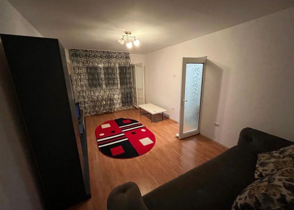 Ofer spre  inchiriere un apartament  cu 2 camere decomandat