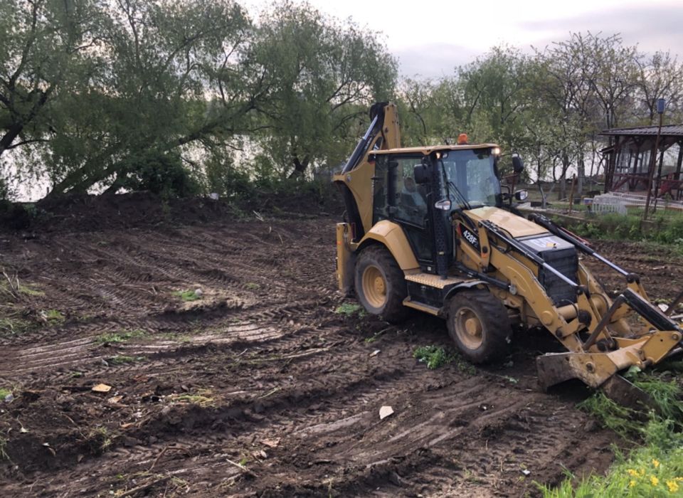 Inchiriez buldoexcavator, camion 8x4, bobcat. Pamant de umplutura