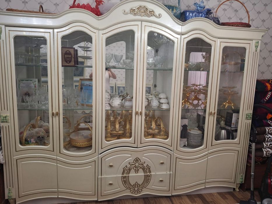 Стенка горка гостиной