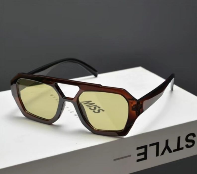 продаю новые очки с чехлом