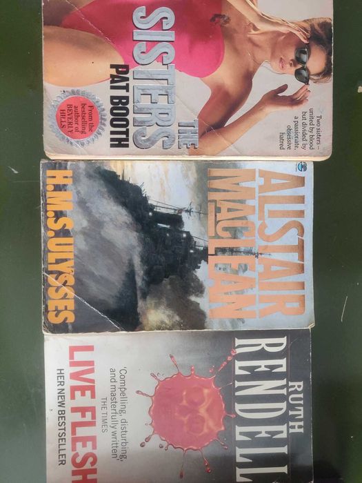 Vand cărți diverse!