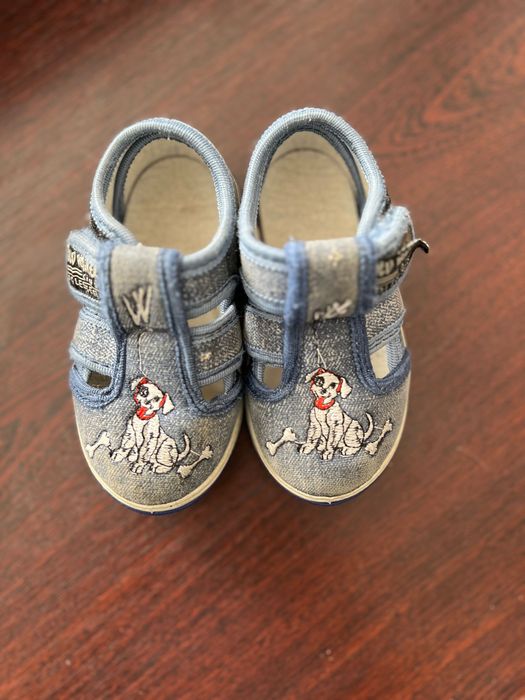 Отдам даром детские сандалии