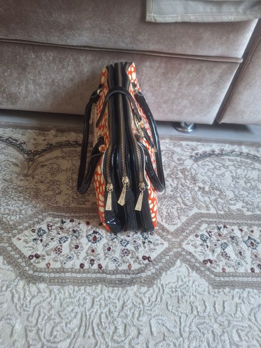 Продам женскую сумку