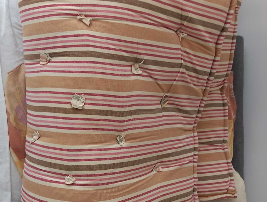 ПРОДАВАМ детско дървено креватче кошара