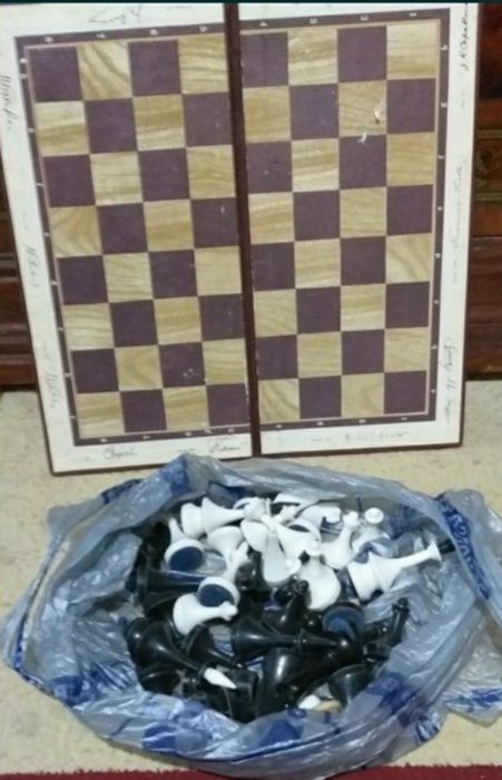 Шахматы Ссср б/у 70 тыс без торга без обмена лежит без надобности