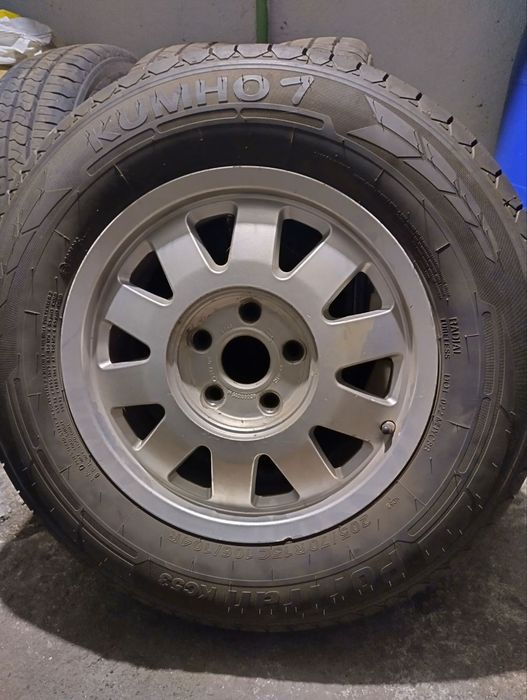 Летни гуми с джанти 205/70R 15C