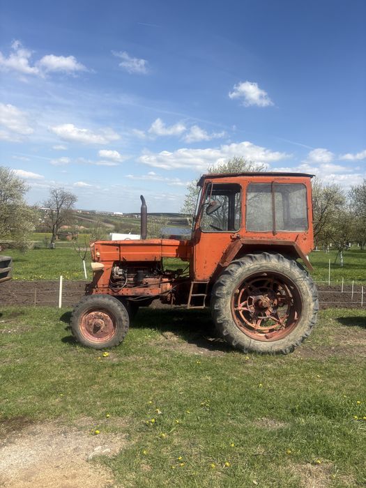 Tractor u 650 cu monobloc si frana de mana