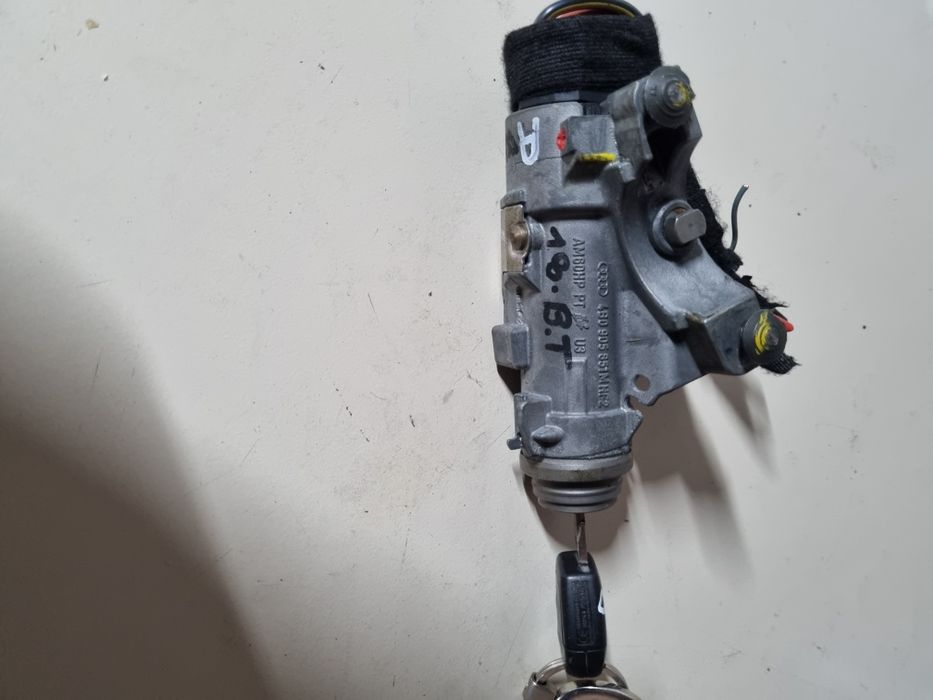 Vând contact cu cheie de VW SHARAN 1.8 benzină automat  cod motor AWC