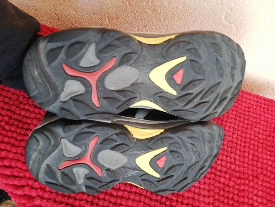 Adidași Salomon nr 37,5 dama