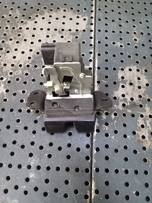 Broasca haion kia ceed break 81230-1h000