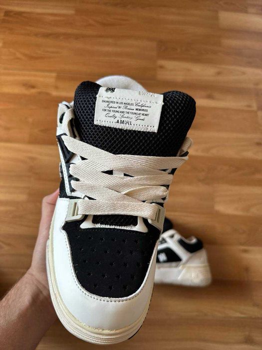 Sneakers Amiri cu eticheta (nu Nike, Gucci, Adidas, Balenciaga)