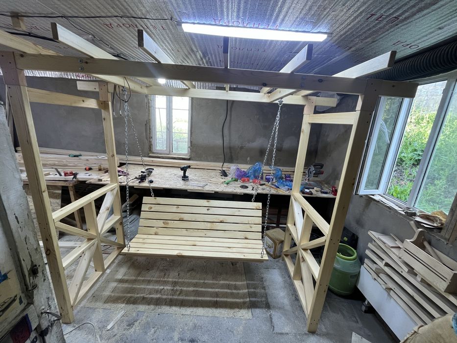 садовые качели из дерева