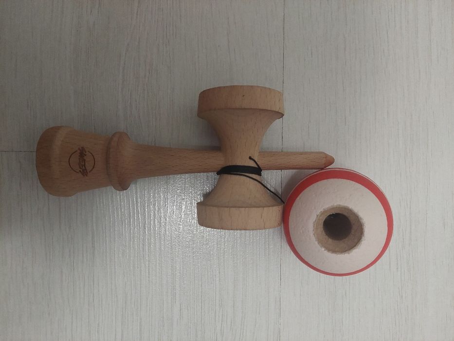 Broken Shape Tracker Roșu