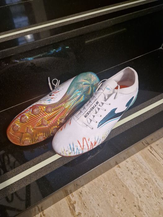 Vind adidași pt fotbal nr 44