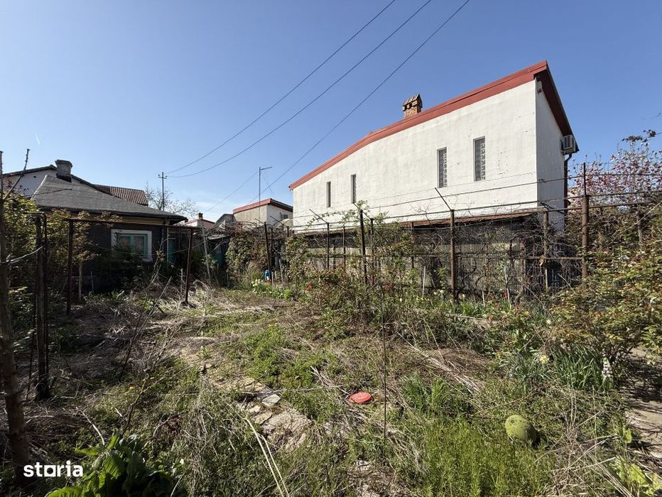 Casa cu gradina pe o strada linistita