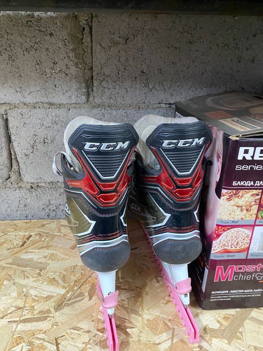 Коньки хоккейные