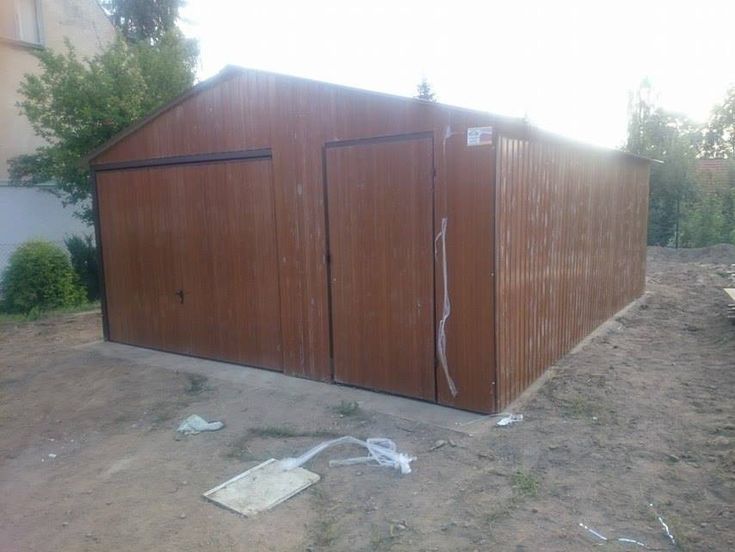 Garaj pe structura metalica izolate din panouri sandwich  5 x 5m