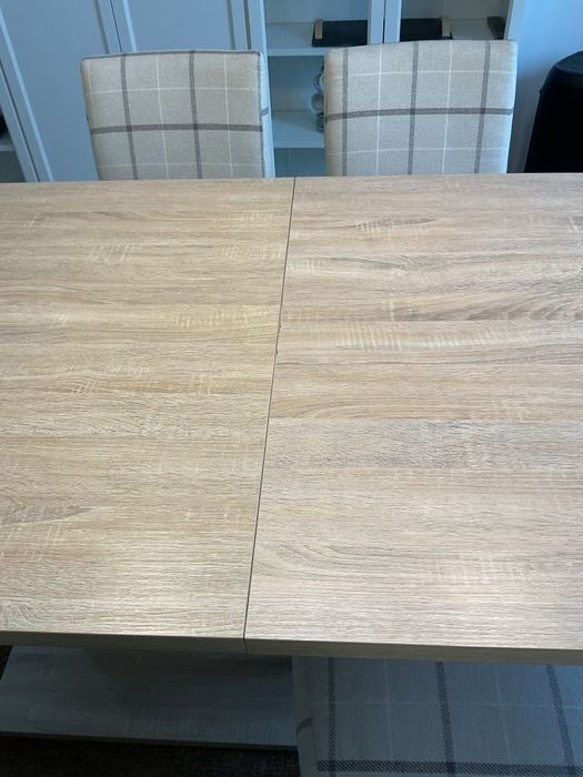 Masa extensibila 90x160/200 cm cu 6 scaune tapițate
1200 lei