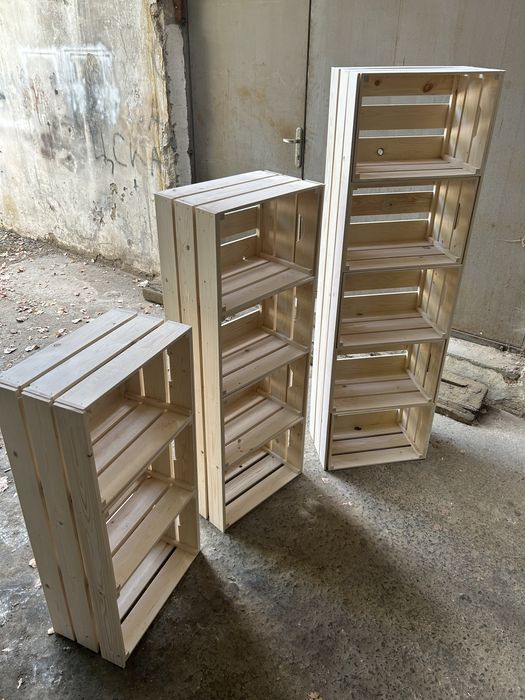 Универсален разтегателен и чупещ се дървен стелаж от щайги