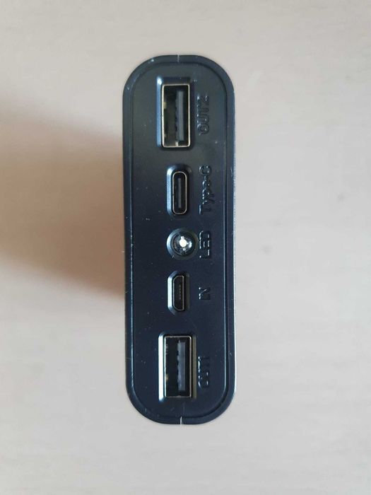 Power bank 4/6/8 acumulatori li io pentru incarcat telefoane, tablete