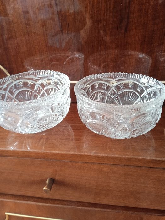 Отдам дешева вазы хрустальные