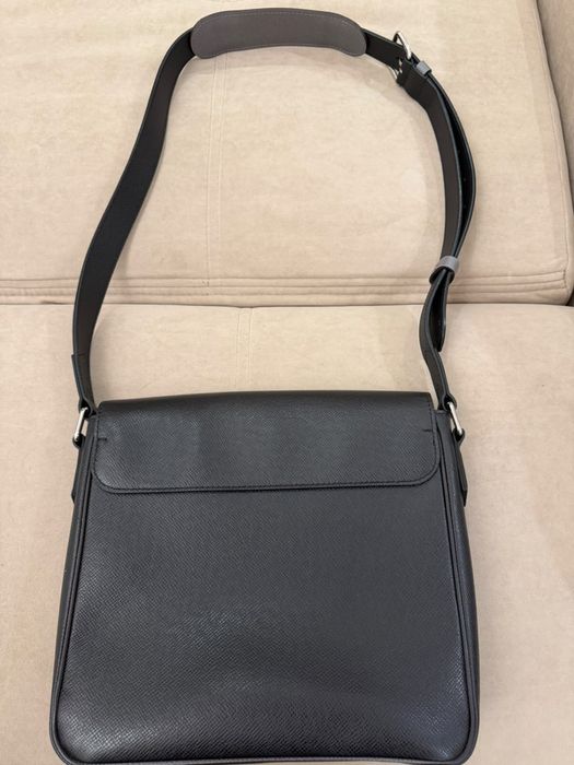 Продам оригинальрую сумку LV