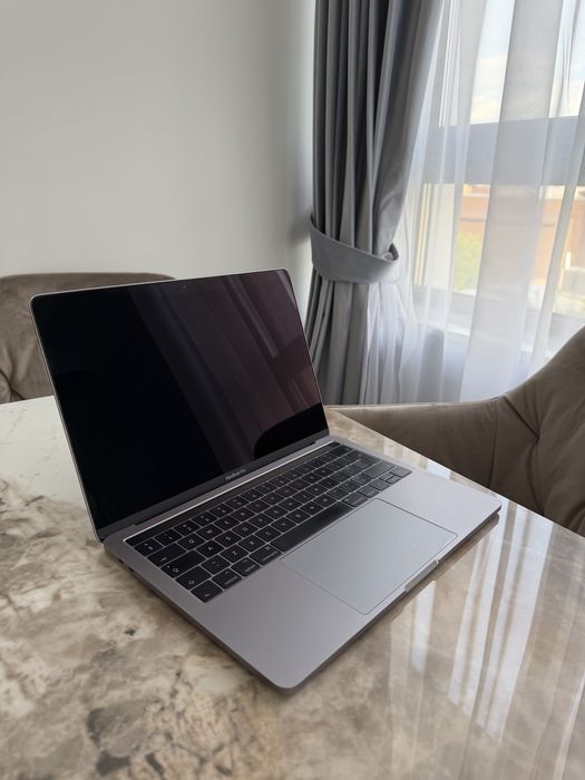 Laptop-MacBook Pro 13” 2017 – stare foarte bună