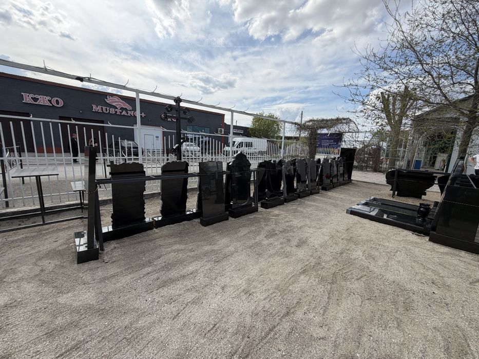 Памятник Установка мазарных плит