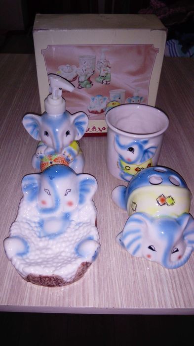 Продаётся новый комплект для ванной комнаты "Слон"