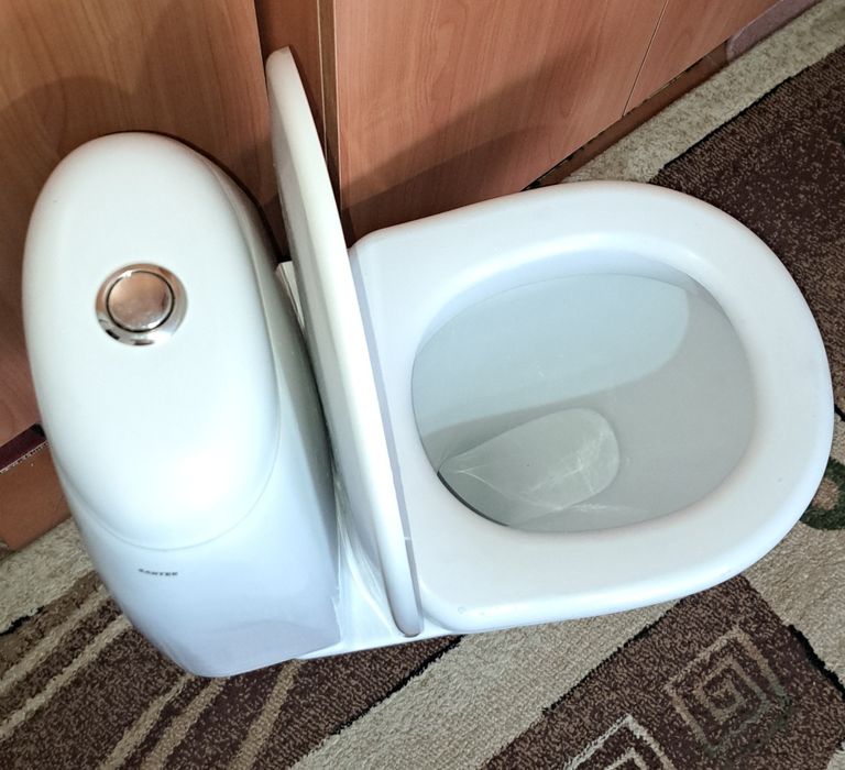 Унитазы в сборе в отличном состоянии б/у.