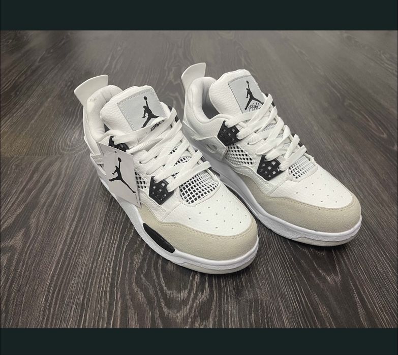 Pantofi sport noi cu eticheta