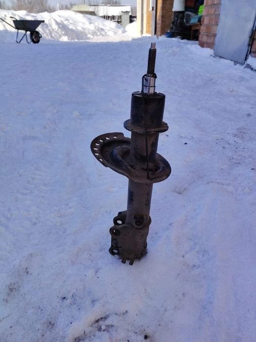 Стойки от киа рио 2014