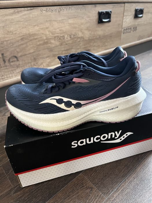 Спортивыне кроссовки