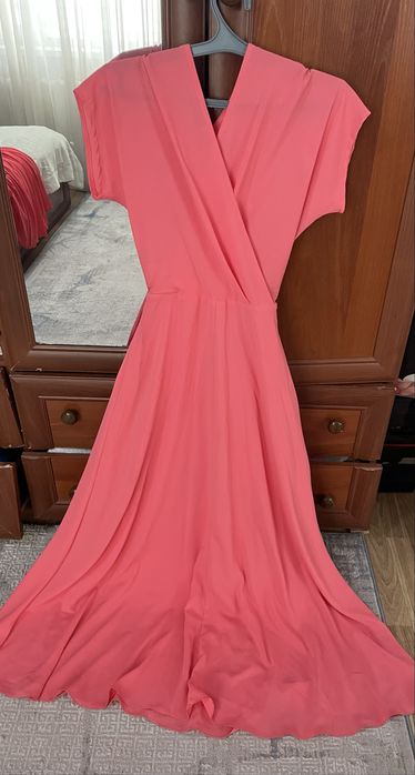 Платья вечерние.