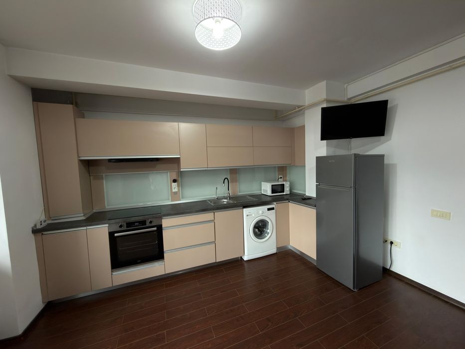 Inchiriez garsoniera Militari Residence cu acces parcare