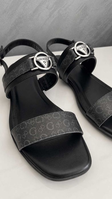 Дамски Сандали Guess - 2 Модела с Лого и Капси