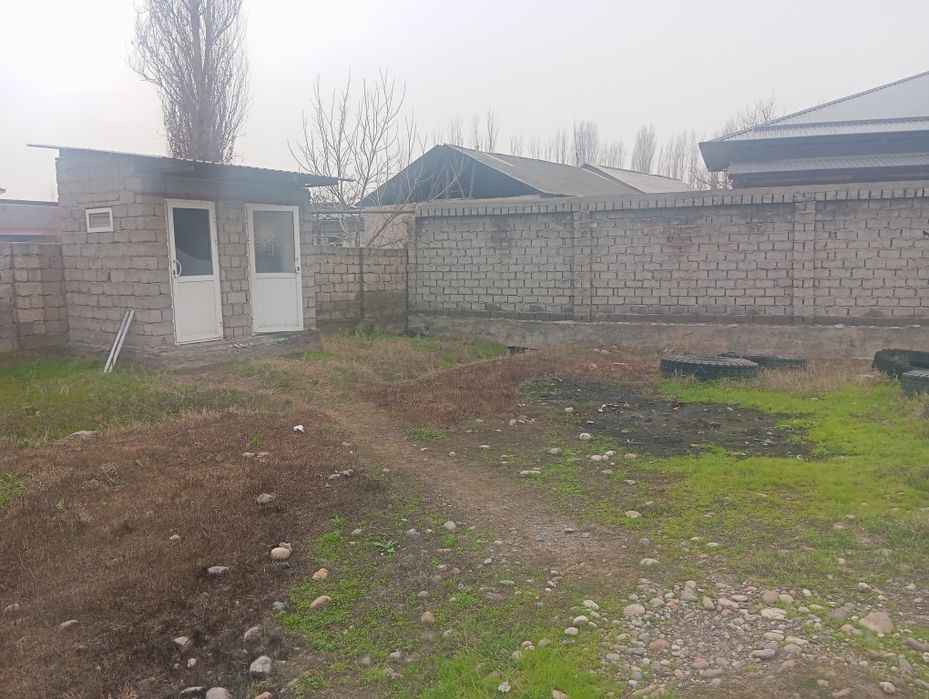 Srochno sotiladi 2 sotix tekis joy fasadiyam bor 0.5 sotixga yaqin