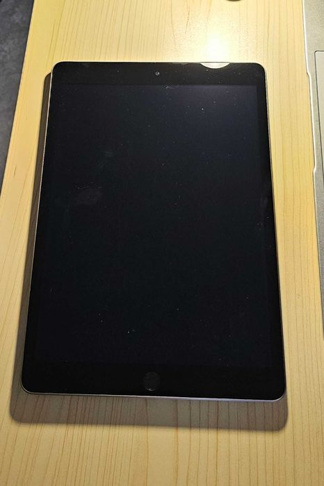 Tableta iPad  Cellular (generatia a9-a) Cellular (cartela SIM)