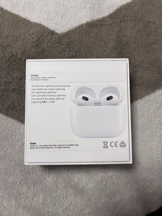 Продам Airpods 3