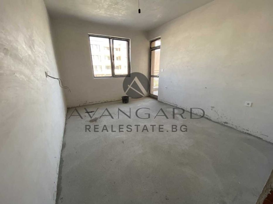 оф.24514 Изгодно! Обширен тристаен/ Остромила