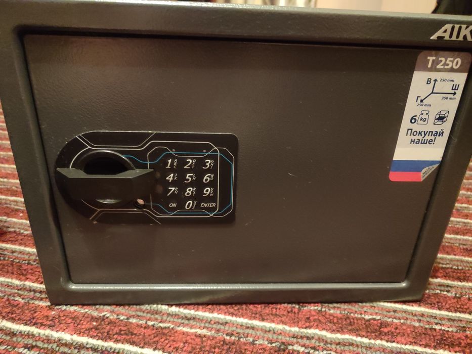 продам сейф новый