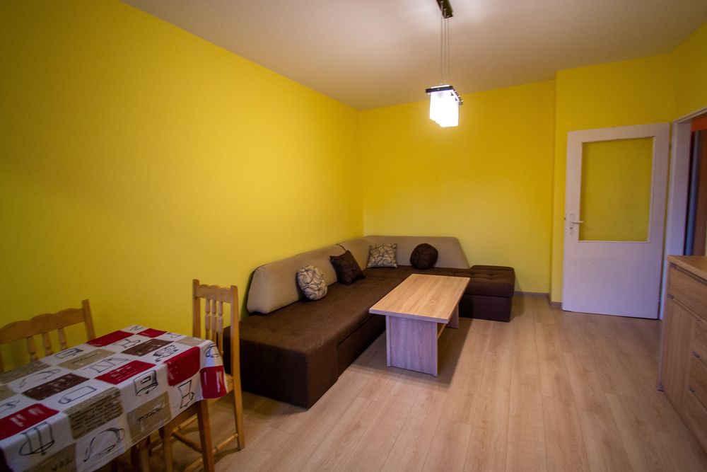 Дава се под наем Двустаен апартамент в София, Полигона - 52 кв.м за 547.23 € - Снимка #1