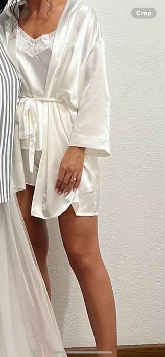 Бял сатенен комплект от три части