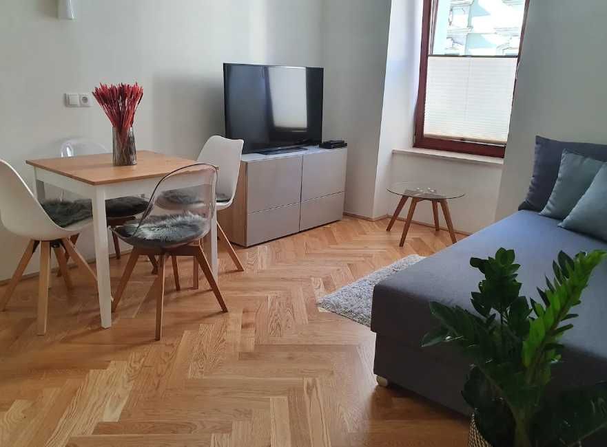 Дава се под наем Двустаен апартамент в Пловдив, Изгрев - 42 кв.м за 249.9 € - Снимка #2